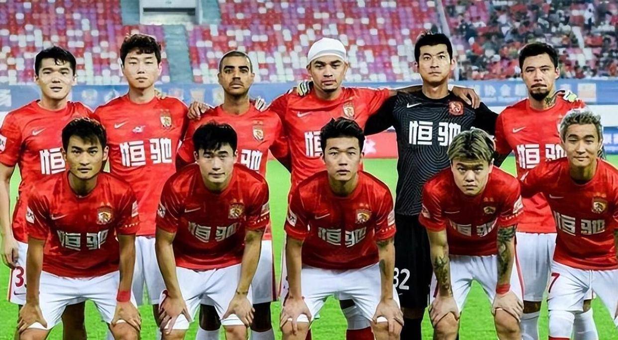 站上巅峰！亚洲足坛领军人物抢头条的简单介绍