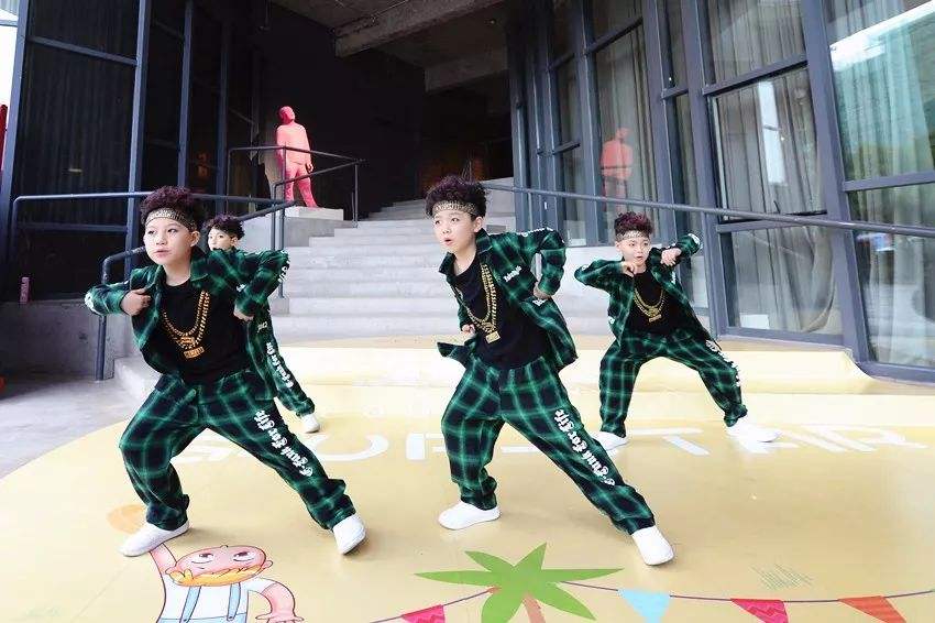 包含拳击选手风采依旧，金牌梦想终现的词条