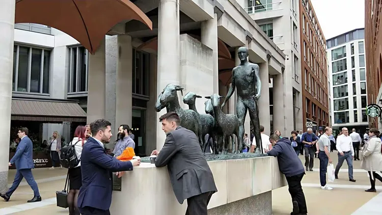 汉诺威主场压倒性优势，荣登胜利宝座的简单介绍