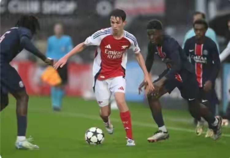 关于茫茫国际足球赛场,一方新秀崭露头角的信息 关于茫茫国际足球赛场,一方新秀崭露头角的信息