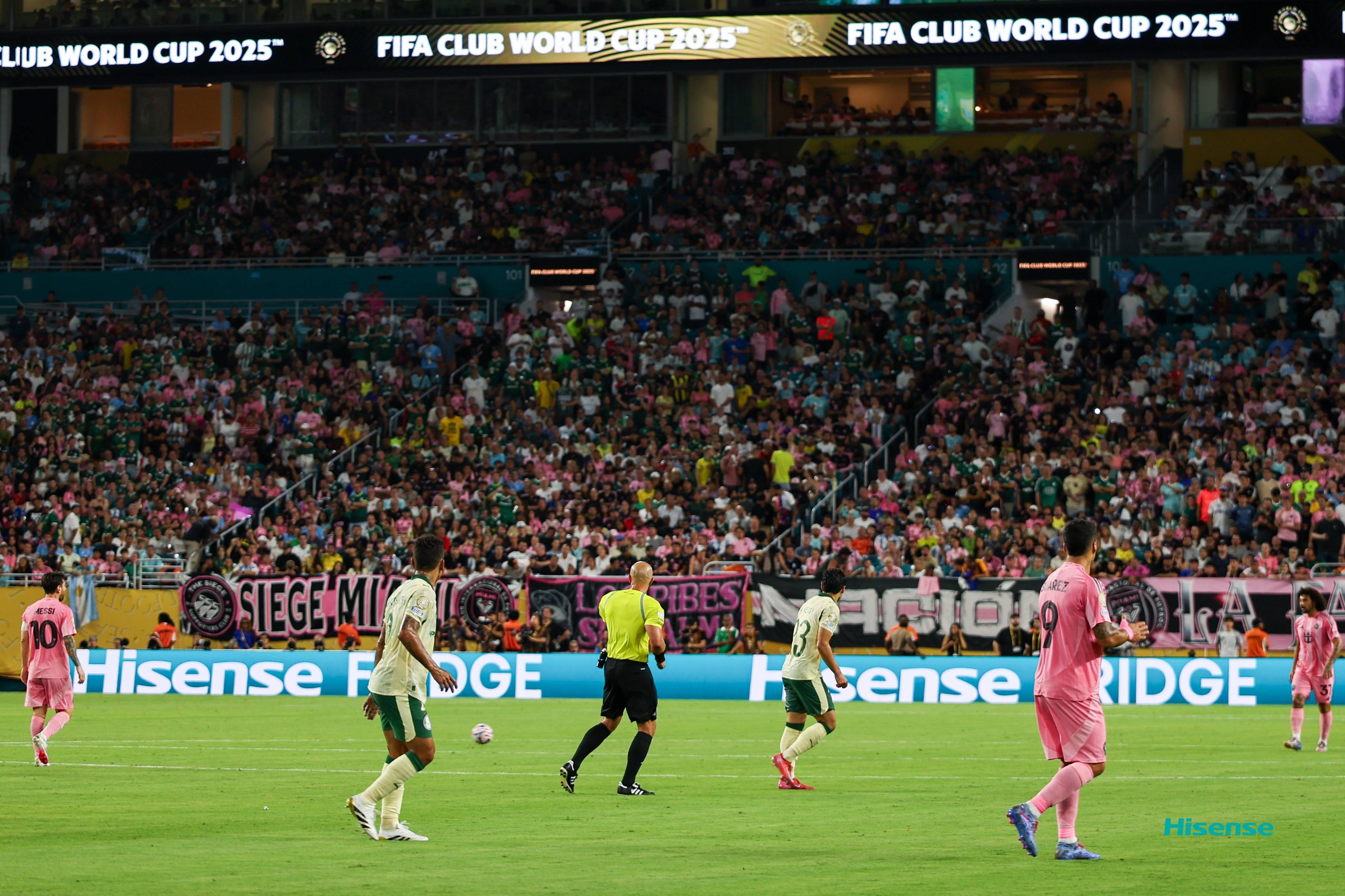 开云体育中国-巴西田径名将发挥出色，登顶颁奖台