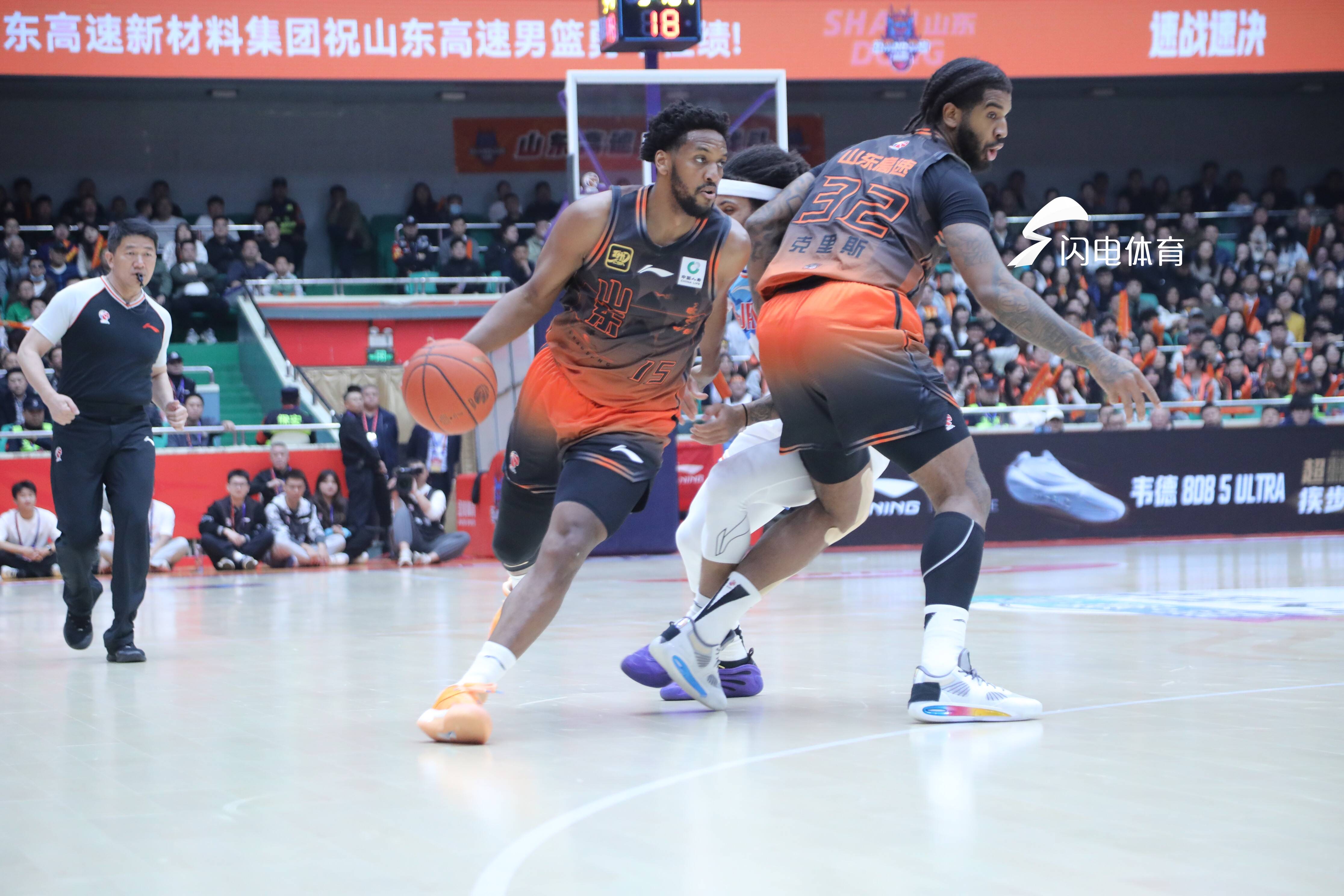 开云体育在线-山东男篮遭遇江苏挑战,不敌对手攻势!