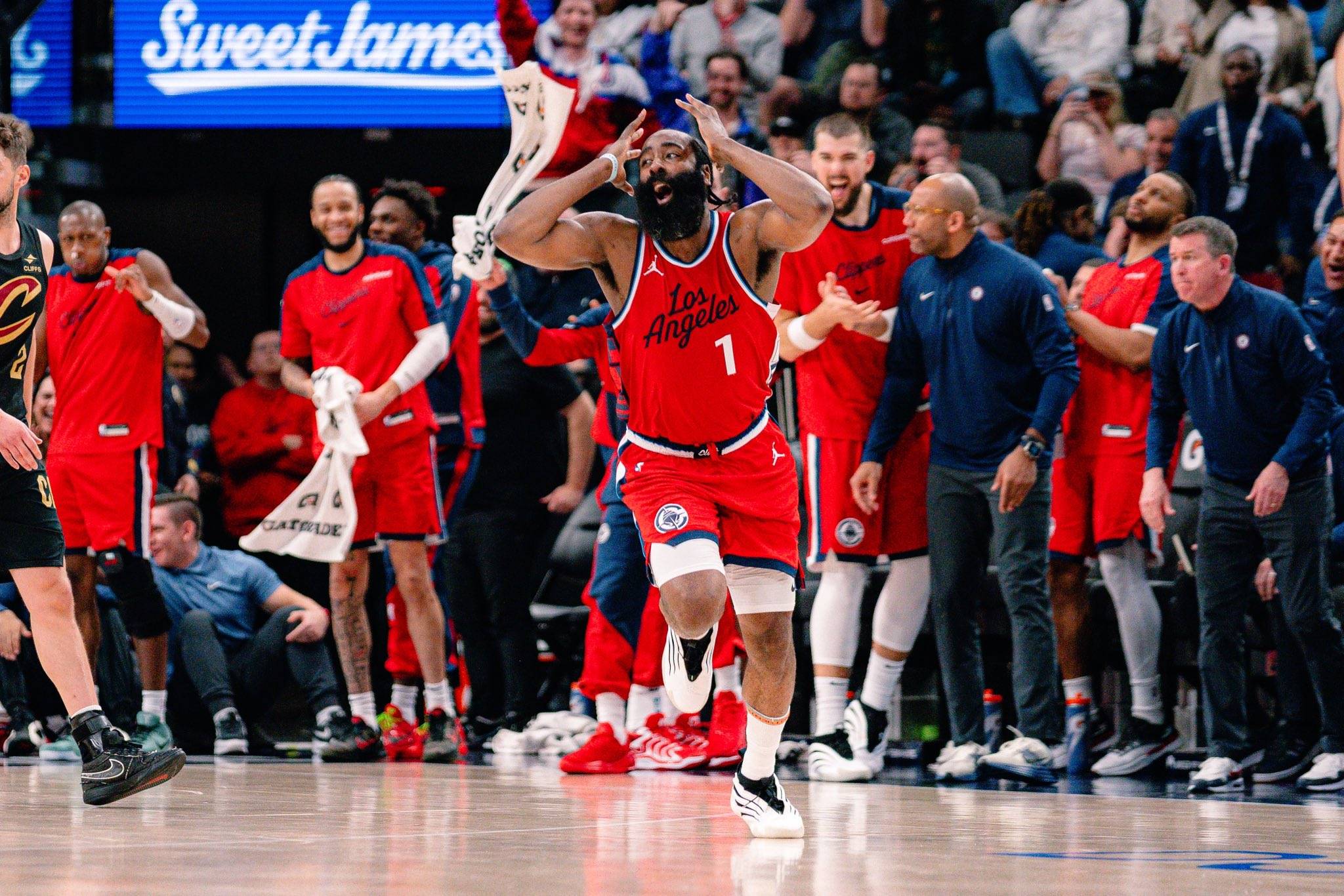 太阳击败公牛，布克全场高光表现，打出高效投篮的简单介绍