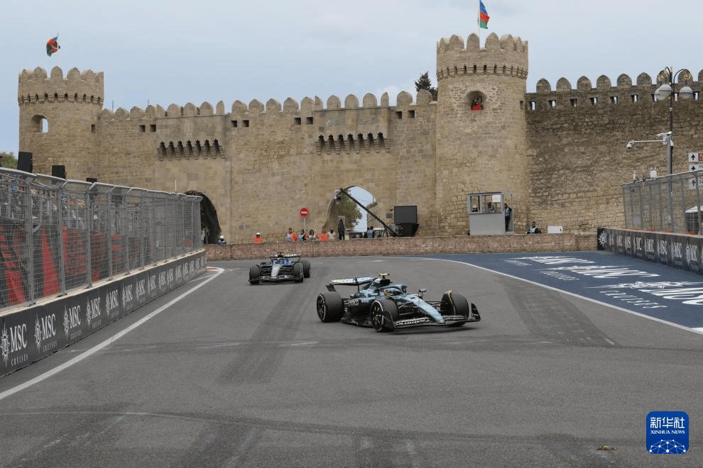 开云体育APP下载-包含梅赛德斯横扫红牛车队，汉密尔顿统治全场的词条