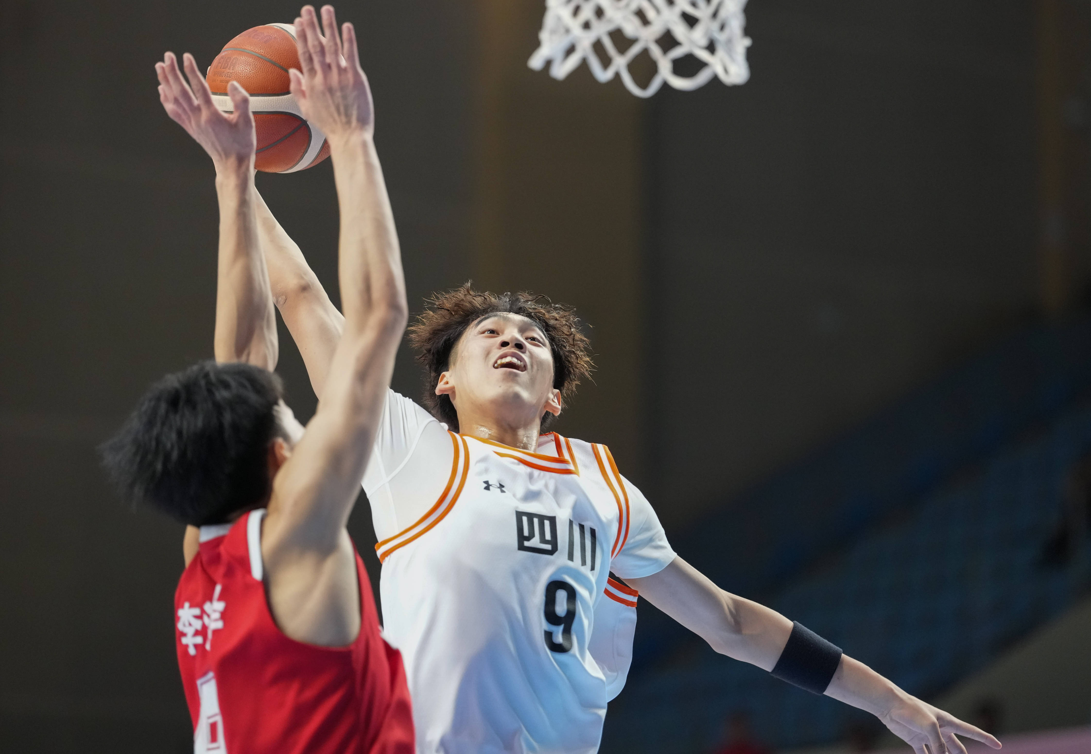 四川队完胜广州队，易建联带队取胜