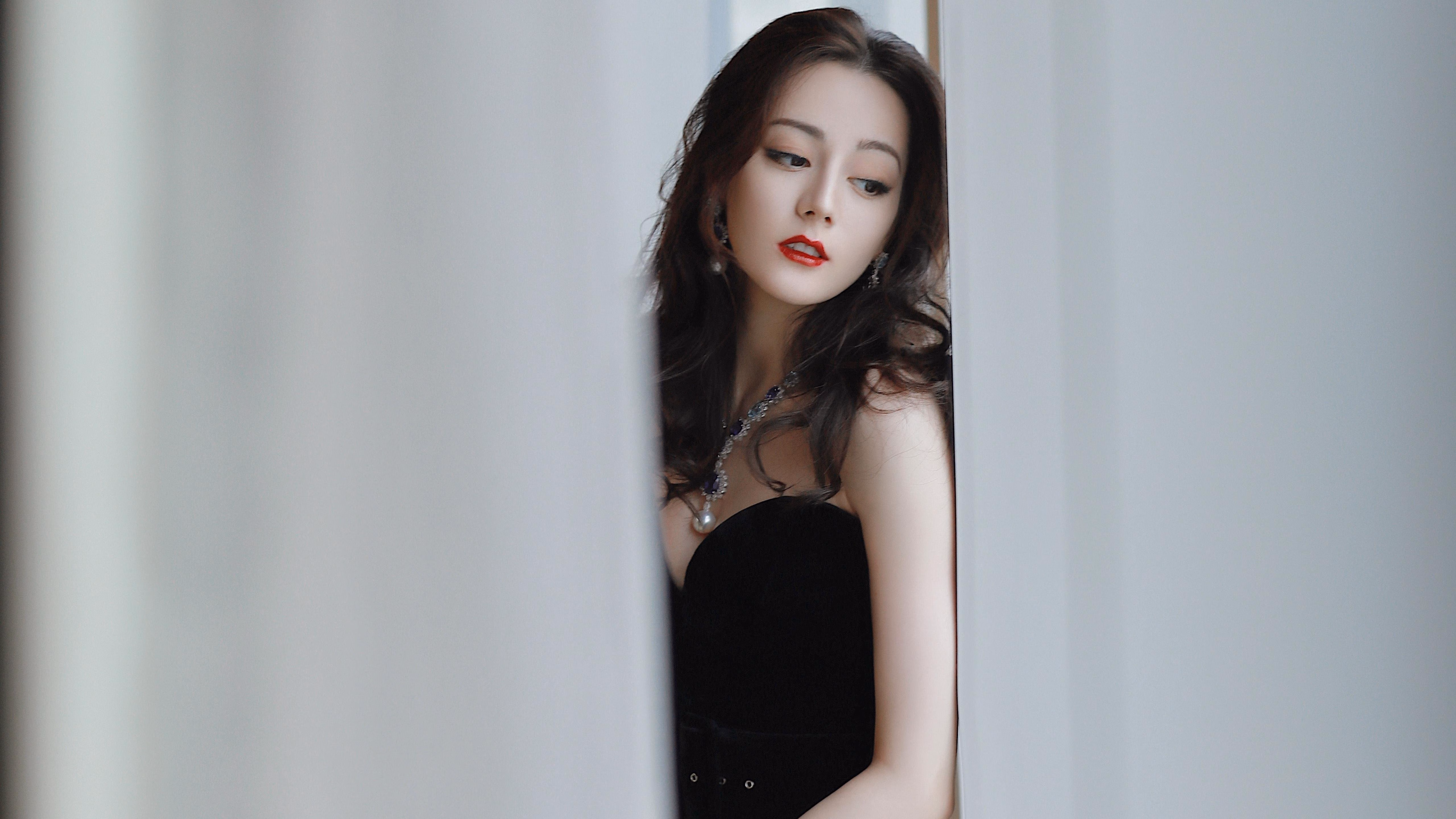 开云体育下载-贝林厄姆引爆德比夜，伯纳乌新王用完美演出定义新时代