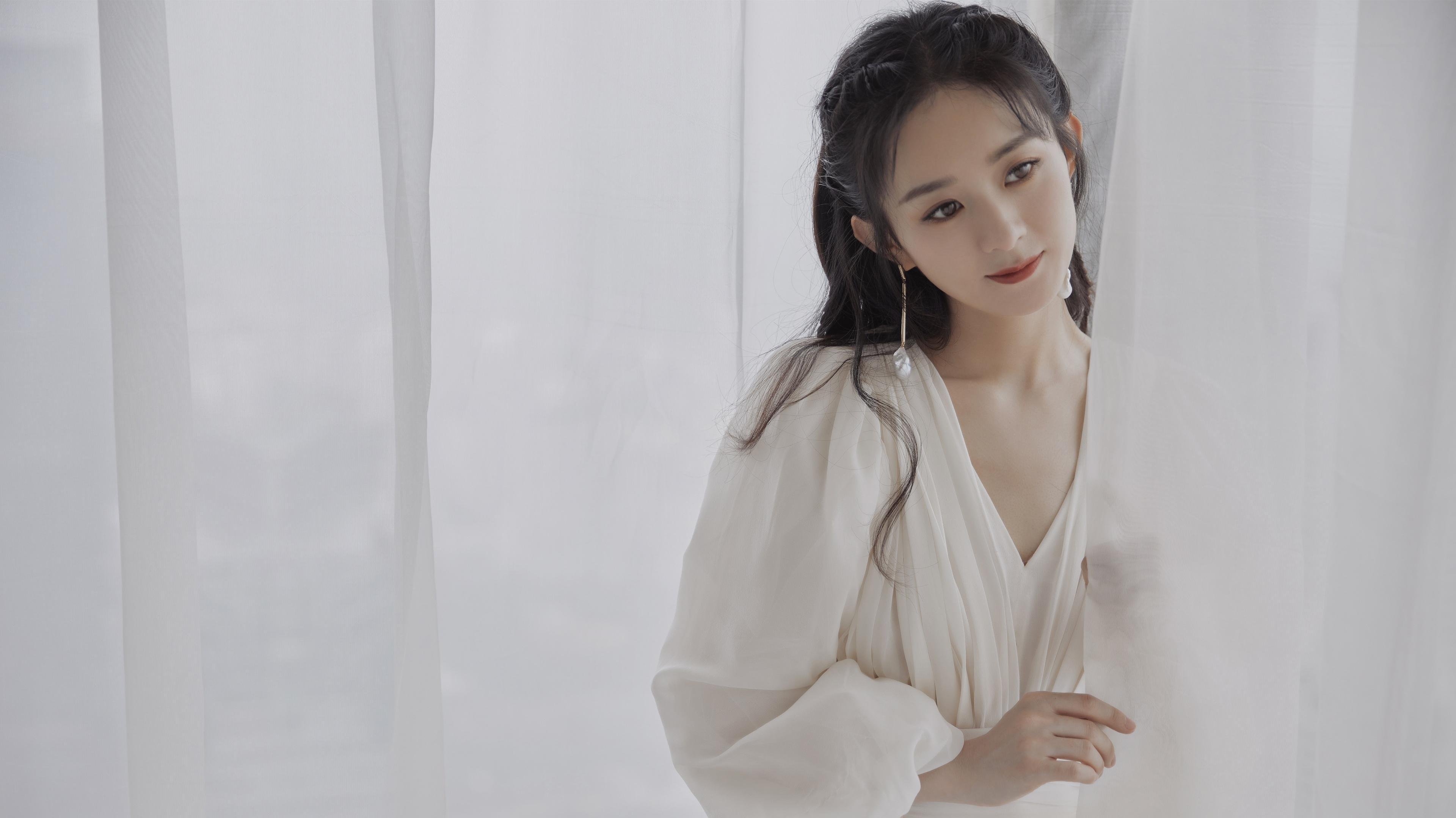 开云APP-关键战夜，磐石镇山河，斯通斯如何用沉默筑起胜利长城