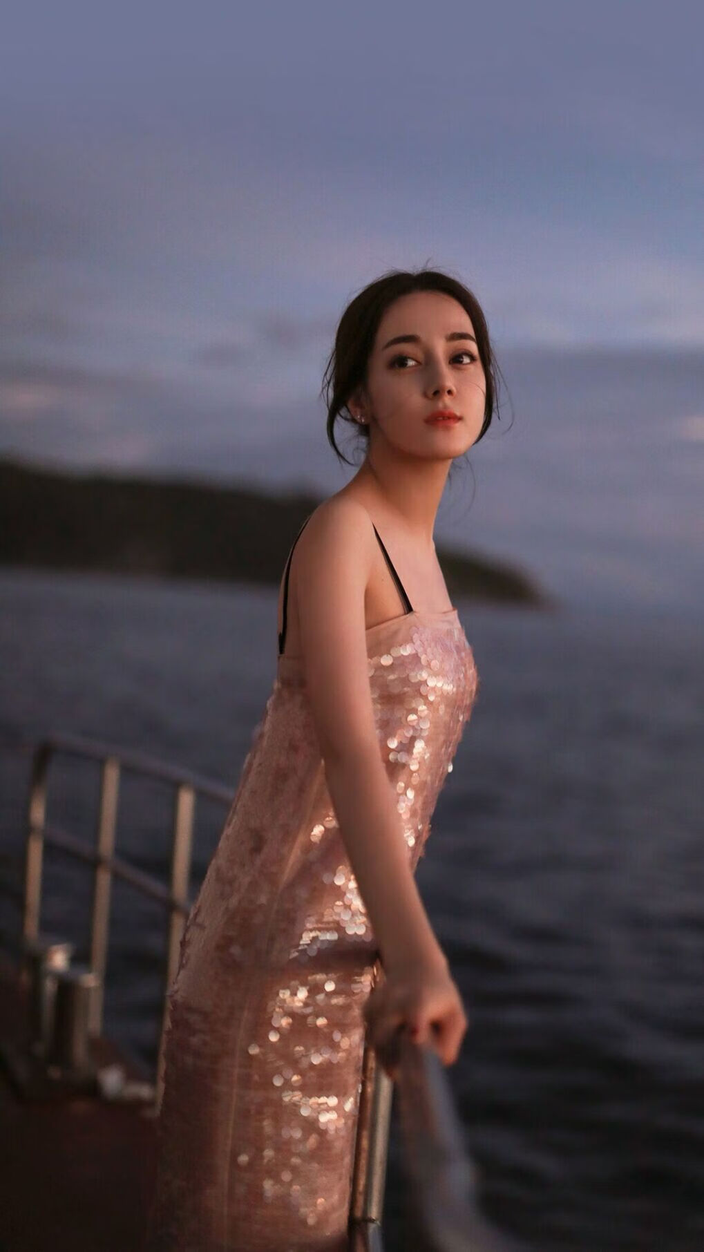 开云下载-淬火时刻,当湖人绝杀映照恩比德的赛场烈焰